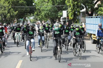 Gubernur Jawa Timur kampanyekan gerakan bermasker sambil gowes