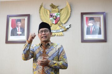 Mendes PDTT gaungkan penggunaan batik hingga ke desa