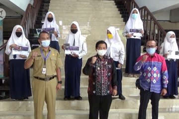 Ribuan pelajar SLTP di Kota Banjarmasin menerima KIP