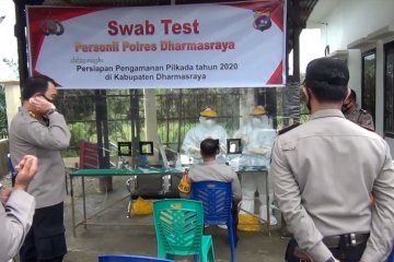 Puluhan anggota Polres Dharmasraya jalani tes usap