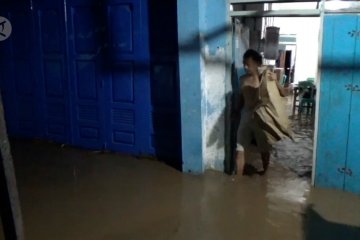 Jelang pergantian hari, Kota Palu diterjang banjir