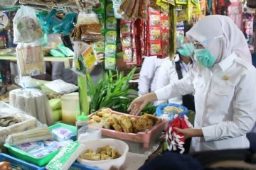 Memastikan produk pangan di pasar tradisional Palembang aman & sehat