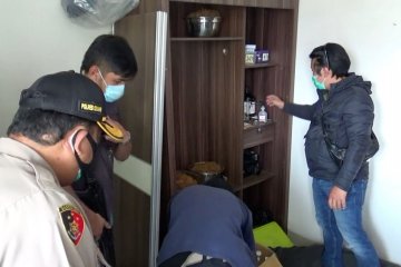 Polres Cimahi gerebek rumah produksi tembakau gorila