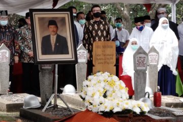 Jenazah Abdul Malik Fadjar dimakamkan secara militer di TMP Kalibata