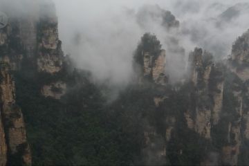 Menilik keindahan pemandangan alam di Zhangjiajie