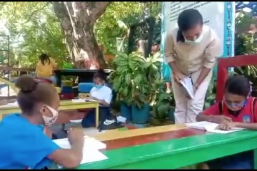 Tak punya gawai, siswa SMP di Jayapura belajar di sekolah