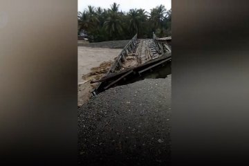 Jembatan alternatif di jalan Trans Provinsi, Donggala-Toli Toli terputus
