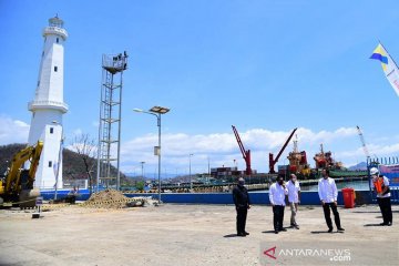 Presiden Jokowi meninjau progres penataan kawasan wisata Labuan Bajo