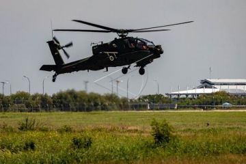 Helikopter AH-64E Apache