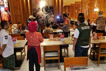 Pemkab Bekasi larang usaha kuliner layani makan di tempat