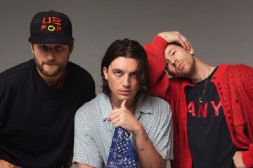 LANY sebut "Mama's Boy" album paling emosional dari band