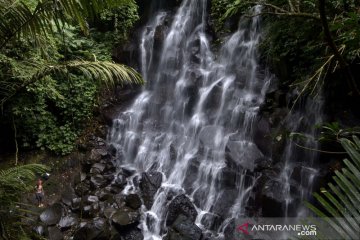 Wisata air terjun Kanto Lampo di Bali