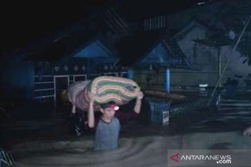 Satgas minta pengungsi banjir dan pendemo taati protokol kesehatan