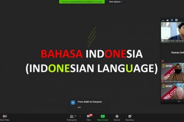 Peserta International Cultural Unhas belajar bahasa Indonesia
