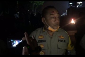 Karo Ops Polda Banten terkena lemparan batu saat pengamanan demo