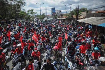 Buruh blokir jalan nasional di Kabupaten Bandung