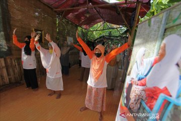 Senam lansia jaga kebugaran tubuh di tengah pandemi