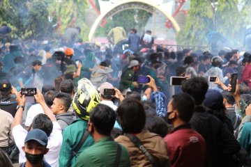 Demo tolak UU Cipta Kerja mahasiswa di Lampung berakhir ricuh