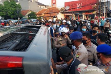 14 orang diamankan imbas perusakan mobil dinas Polri di Pejompongan
