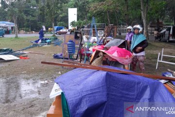 Hujan lebat di Belitung rohohkan tenda peserta pameran