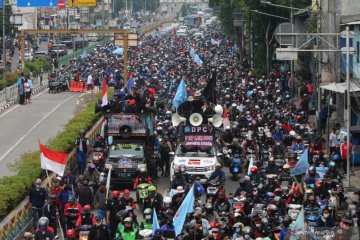 TransJakarta hentikan operasional imbas demonstrasi di Jakarta