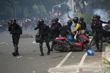 14 orang demonstran UU Cipta Kerja positif COVID-19