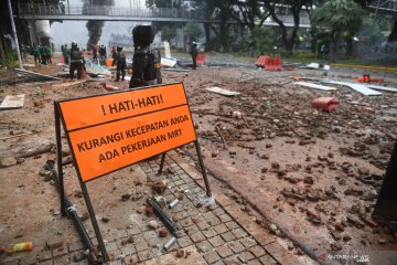 Gulkarmat DKI kerahkan 12 unit kendaraan untuk bersihkan jalan Jakarta
