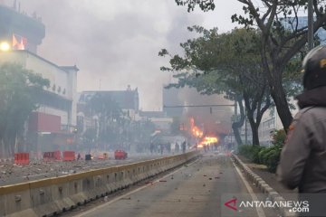 Polisi amankan dua perusuh di Pos PolisI Tomang