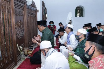 Doakan bangsa, Gus Jazil ziarah ke makam Sultan Maulana Hasanuddin