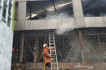 4 ruko di Komplek Maya belakang Grand Theater Senen ikut terbakar