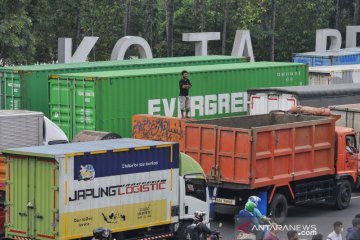 Terjebak kemacetan selama tujuh jam akibat demo di Bekasi