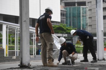 Olah TKP halte Transjakarta Bundaran HI