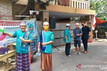 Mengintip tradisi "Jumat Berkah" warga Jalan Menteng Pulo