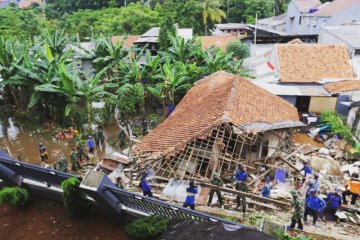 Wagub DKI ingatkan korban banjir laksanakan protokol COVID-19