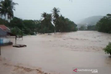 Seribuan orang mengungsi akibat banjir di selatan Garut
