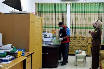 Kejaksaan NTT menyita barang bukti handphone Bupati Manggarai Barat