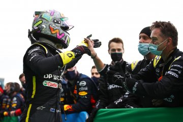 Podium Ricciardo berarti tato untuk bos Renault