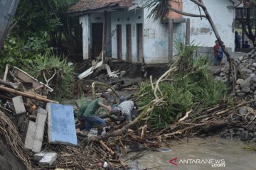 Ada kerusakan hutan penyebab banjir di Garut dibantah Perhutani