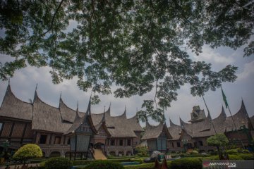 PSBB Jakarta dilonggarkan, kawasan wisata TMII kembali dibuka
