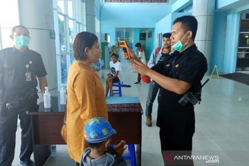 Tenaga kesehatan RSUD Mataram jalani tes cepat COVID-19 secara berkala