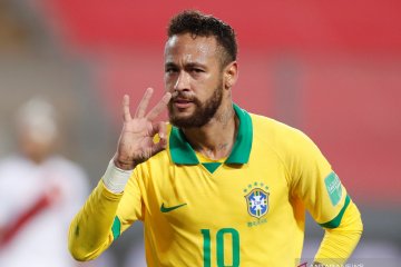 Ronaldo selamati Neymar setelah lampaui catatan golnya