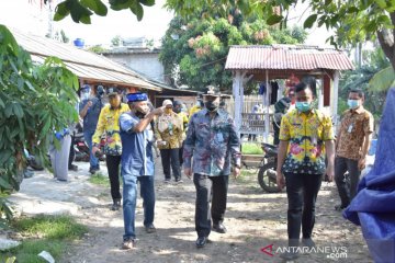 Pembangunan di bantaran Kali Sekretaris Jakbar diminta dihentikan