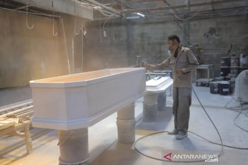 Bantu penanganan pandemi, pengusaha furnitur alih produksi peti mati