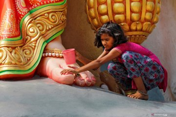 Persiapan festival Durga Puja di tengah pandemi