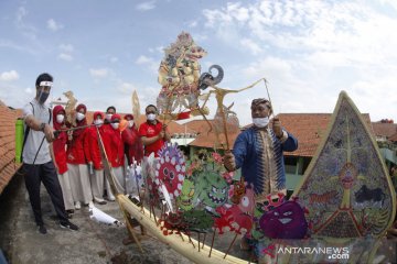 Pentas wayang bertema pandemi COVID-19