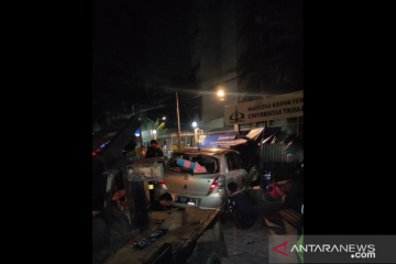Pengendara motor tewas tertabrak mobil di dekat SPBU Grogol Petamburan