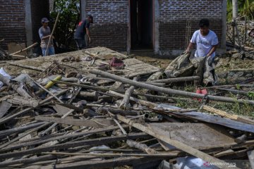 Banjir luapan sungai di Donggala