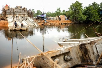 Jembatan ambruk di Pangkal Pinang