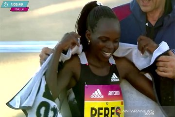 Pelari Kenya Jepchirchir pecahkan rekor dunia half marathon putri