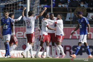 Lyon akhiri catatan buruk dengan pecundangi Strasbourg 3-2